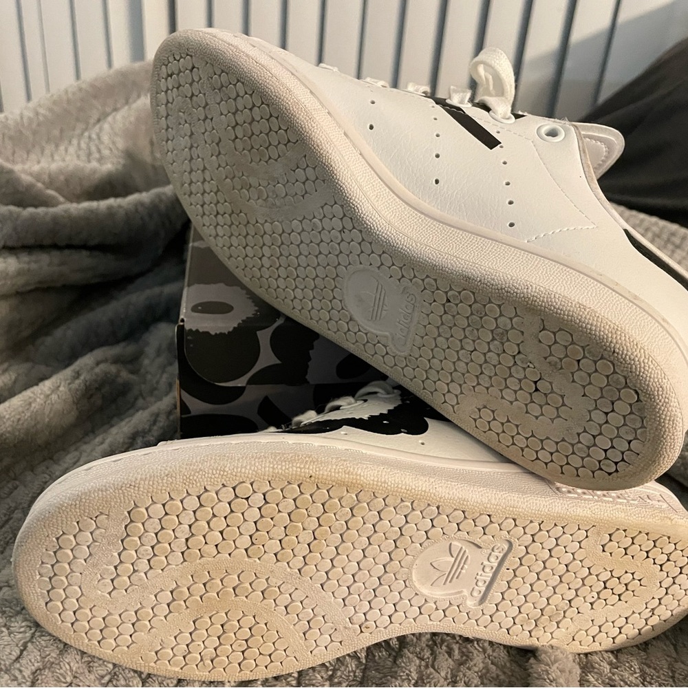 adidas Originals x Marimekko White Sneakers with Black Floral Print - Picture 6 of 10